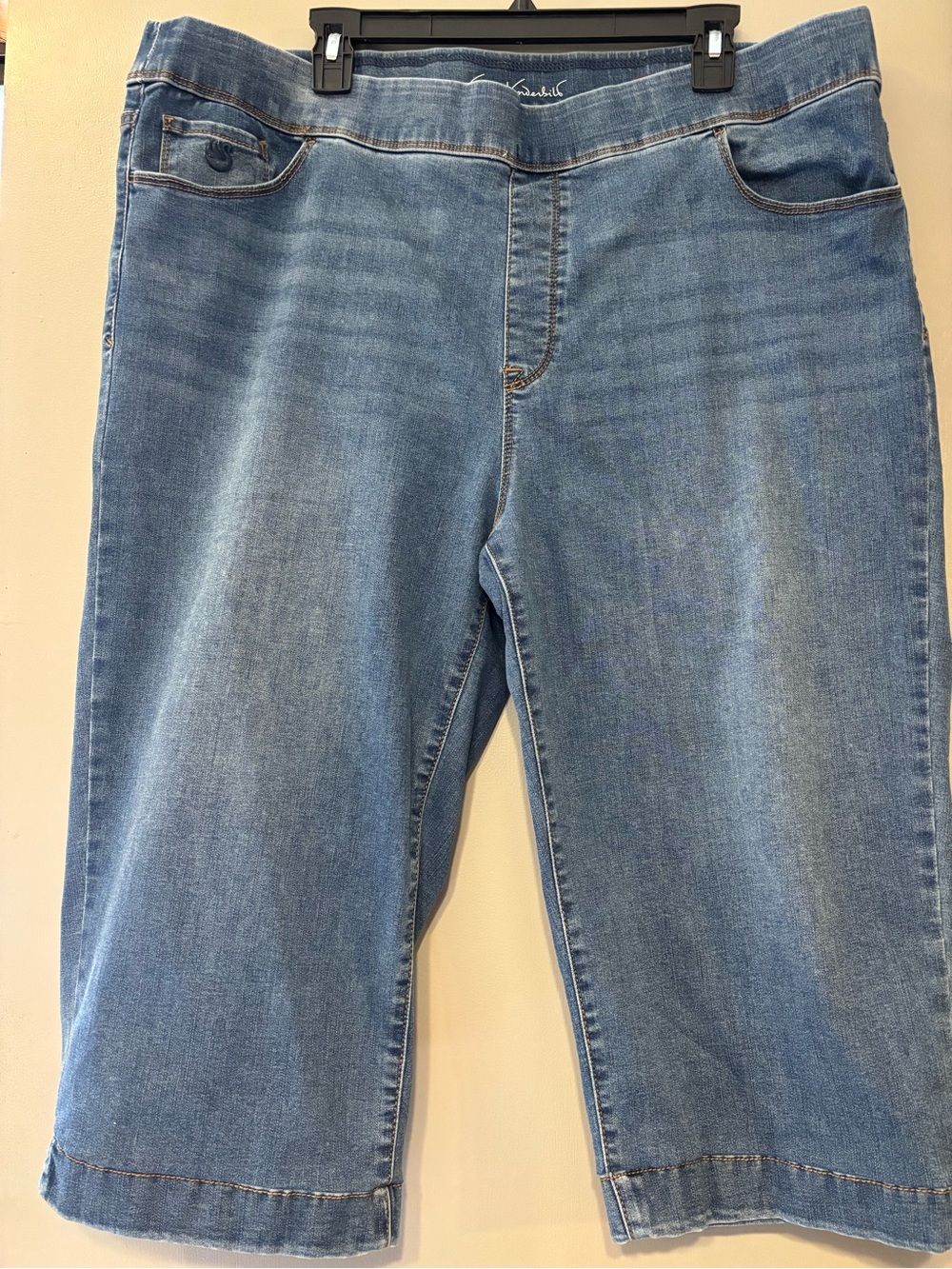 Gloria Vanderbilt denim capris for women
